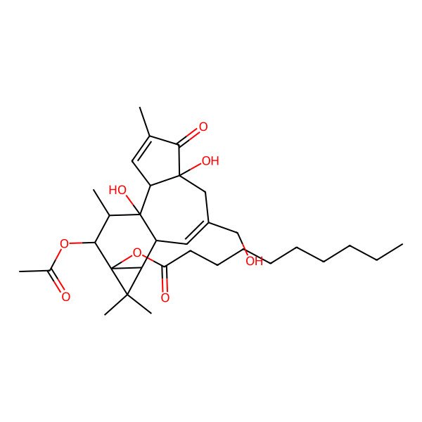 2D Structure of [(1S,2R,6R,10R,11S,13S,14R,15R)-14-acetyloxy-1,6-dihydroxy-8-(hydroxymethyl)-4,12,12,15-tetramethyl-5-oxo-13-tetracyclo[8.5.0.02,6.011,13]pentadeca-3,8-dienyl] decanoate
